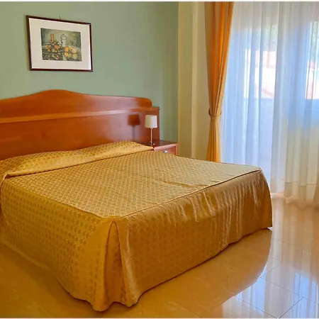 Conchiglia D'oro Otel 3*